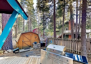 Woodsy hideaway with beach club, yoga, pool & tennis - 1 mile to ski slopes