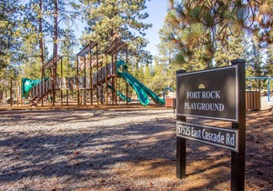 Your Home Away From Home, Private Hot Tub, SHARC passes for 2022 - LARK07
