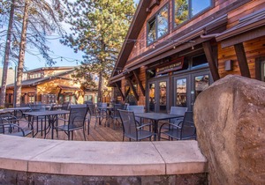 Your Home Away From Home, Private Hot Tub, SHARC passes for 2022 - LARK07