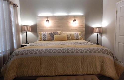 Downtown House | 210 Casa Bella