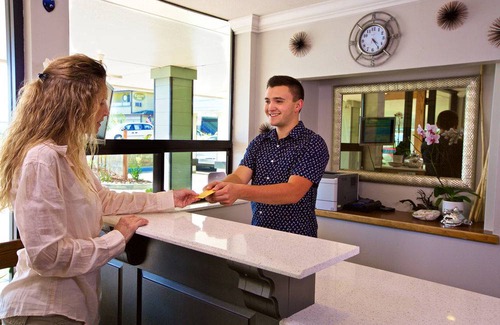 Morro Bay Hotel | 456 Embarcadero Inn & Suites