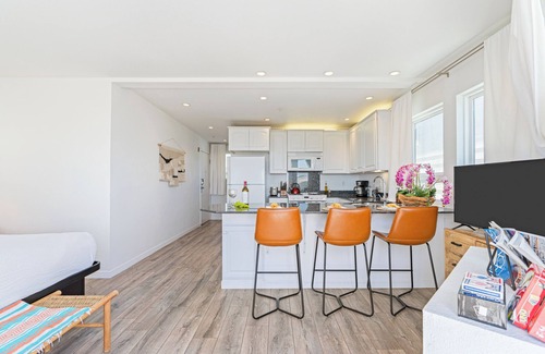 Cayucos House | 7 Bungalows | Steps to Pier + Beach | Ocean Views, Outdoor Bar, Firepit, Lounge