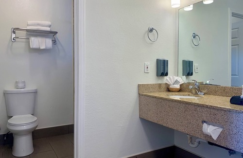 Morro Bay Hotel | Avalon Inn Downtown Morro Bay