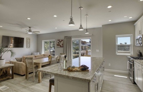 Avila Beach House | Casa Alina: 3 bedroom home steps from beach and golf course