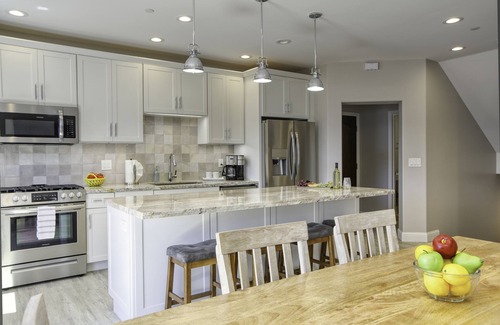 Avila Beach House | Casa Alina: 3 bedroom home steps from beach and golf course
