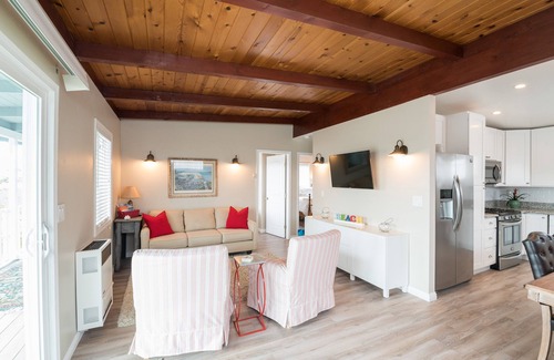 Morro Bay House | Cozy 2 bedroom house, ocean views, in quiet neighborhood, short drive to beach.
