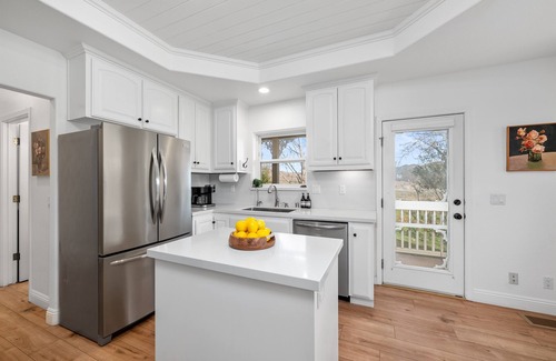 Atascadero House | Gorgeous 6BR Estate Epic Yard and Barn