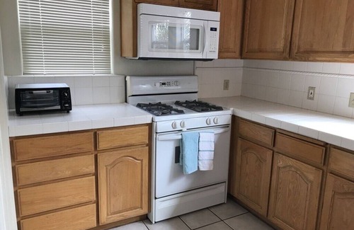 Motel District Condo | Great Location/Easy Beach Access/Walking Distance to Downtown Pier Area