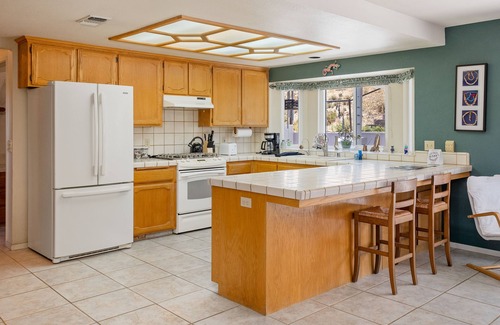 Atascadero House | Home Sweet Home-Your Wine Country Home Away from Home!