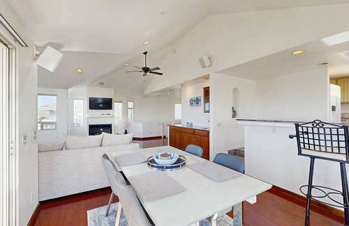 Cayucos House | Lovely House w/Beautiful Ocean Views, Grill & Jetted Tub - Walk to Beach & Town