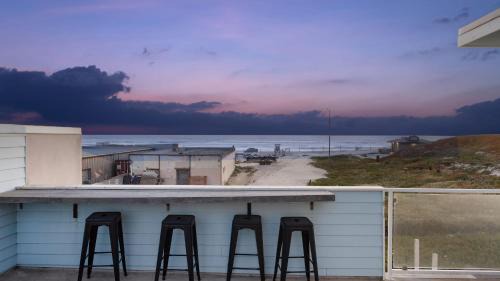 Oceano House | Oceanfront 2BR Rooftop Deck Beach Access Strand Way B