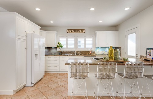 Downtown House | Only steps to PIER And BEACH with PARKING - VIEW - LOCATION, LOCATION, LOCATION