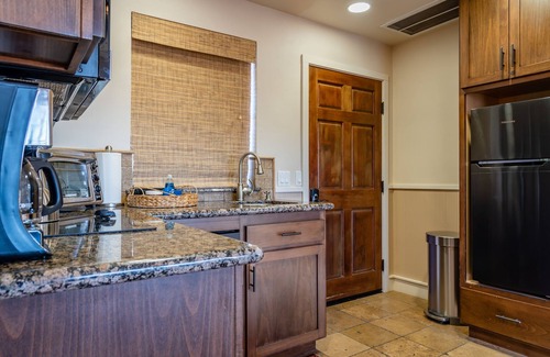 Paso Robles Apartment | Park Place-Charming Rooftop Hideaway in Heart of Downtown-Newly Refurbished!