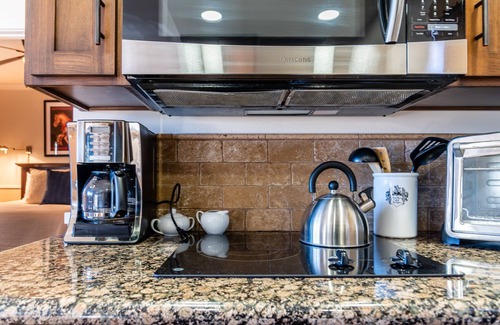 Paso Robles Apartment | Park Place-Charming Rooftop Hideaway in Heart of Downtown-Newly Refurbished!