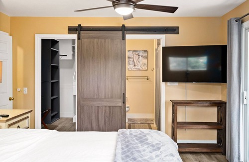 Paso Robles House | Peachy N Paso - downtown, fire place, BBQ