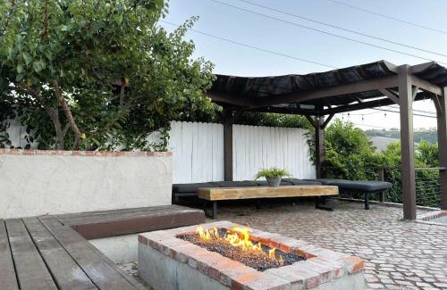 San Luis Obispo House | Sleeps 11 Wine Trail Fire Pit Bocce & Trampoline