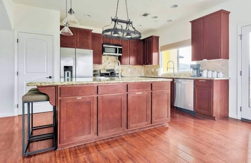 Atascadero Villa | Villa in Wine Country, King Beds & Jacuzzi