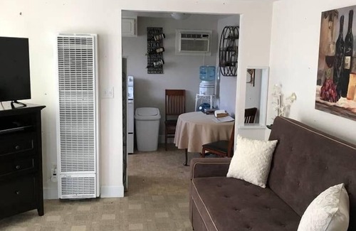 Paso Robles House | Vine Street Guest House is a Cozy Getaway! Minutes to Downtown!