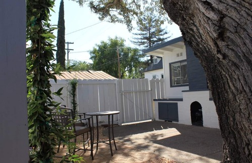 Paso Robles House | Vine Street Guest House is a Cozy Getaway! Minutes to Downtown!
