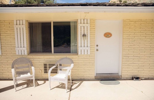 Sevier Apartment | 0127) Candy Suite 127