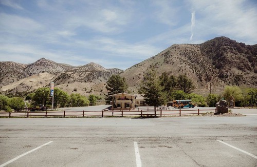 Sevier Apartment | 0128) Candy Suite 128