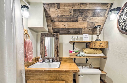 Tolleson House | 1-Acre Farmhouse - 2 Miles to Phoenix Raceway