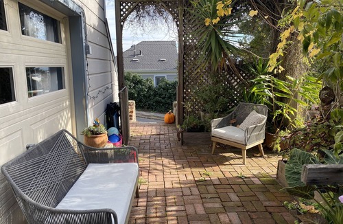 Point Richmond Apartment | 1 Bdrm private apartment Pt Richmond - Artsy/Piano