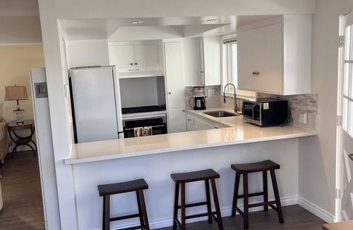 Corona del Mar Apartment | 1-bedroom apartment steps to Beach ,Eating and Shopping