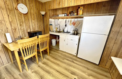 Lyonsville House | 1 Bedroom Home near Lassen Volcanic National Park + Starlink Wi-Fi