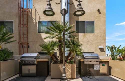 Porta D'italia Condo | 1 bedroom in Little Italy