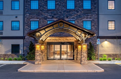 Hillsboro Apartment | 1 Bedroom King Suite w/Full Kitchen + Breakfast