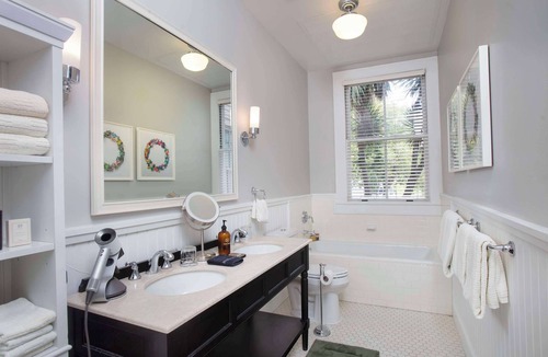 Sausalito Hotel | 1-Bedroom Suite at a 4.5⭐️ Hotel