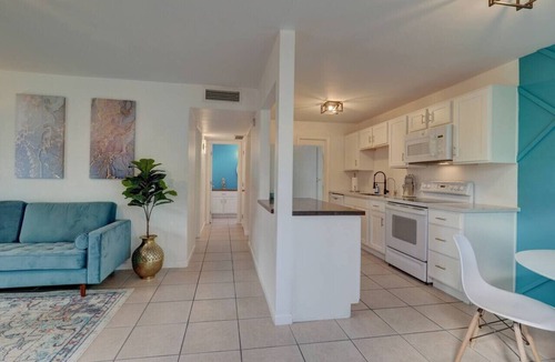 Camelback East Apartment | 1 bedroom uptown apartment with pool
