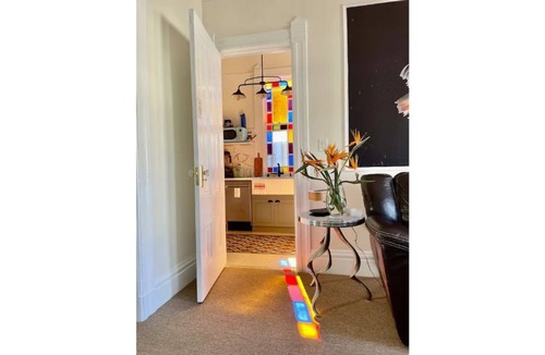 Oakland Apartment | 1-bedroom Victorian flat just 10 minutes drive to San Francisco Bay. Parking.