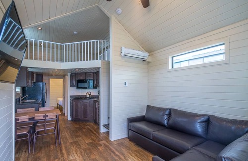 Camp Verde Cabin | 1 Bedroom w/Loft Cabin Sleeps 6, Top Notch Amenities, 30 min. to Sedona no Pet