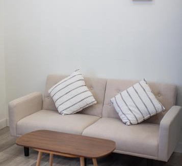 Valinda House | 1 Bedroom with King Bed Near Attractions