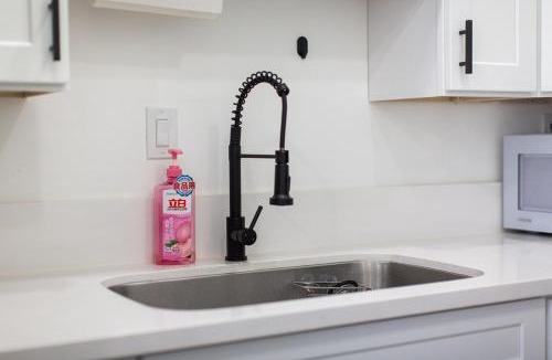 Valinda House | 1 Bedroom with King Bed Near Attractions