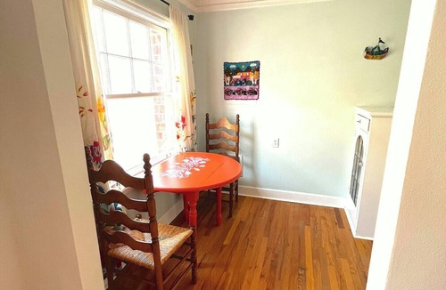 Kerns Apartment | 1 BR in NE Historic Building