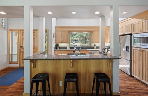 Sunriver House | 1 Colonial- Primary Suites, Hot Tub, SHARC, A/C, Steps to Village & SHARC!
