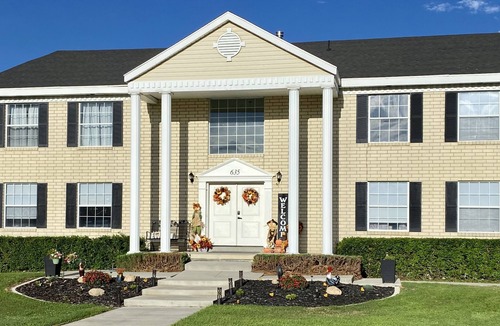 Orangeville House | 1 Full bed & 1 Single Bed Private Room #3 with TV and closet