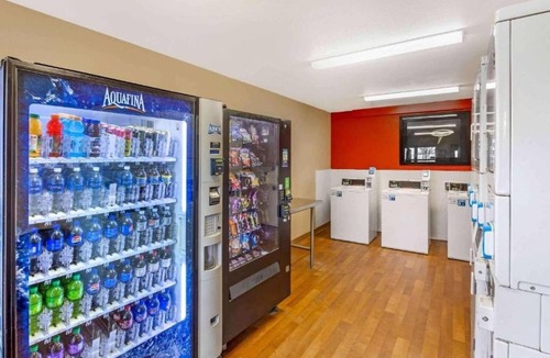 South Natomas Apartment | 1 King Bed | Non-Smoking, Kitchen, Shower