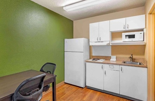 South Natomas Apartment | 1 King Bed | Non-Smoking, Kitchen, Shower
