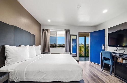 Townsite Apartment | 1 King Bed|Nsmk| Micfridge