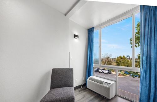 Townsite Apartment | 1 King Bed|Nsmk|Micfridge|View