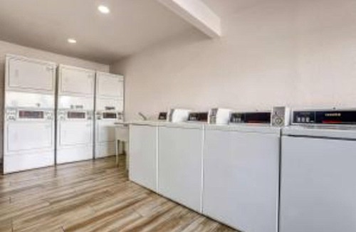 Ukiah Apartment | 1 King Bed|Nsmk|Micfridge|Sofa-Bed