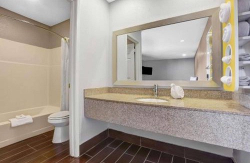 Ukiah Apartment | 1 King Bed|Nsmk,Micfridge