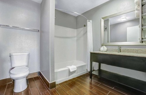 Ukiah Apartment | 1 King Bed|Nsmk,Micfridge