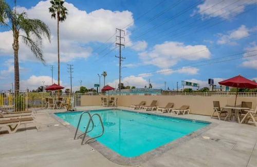San Bernardino Apartment | 1 King Bed|Smoking,Mini Fridge
