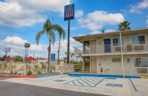 San Bernardino Apartment | 1 King Bed|Smoking,Mini Fridge