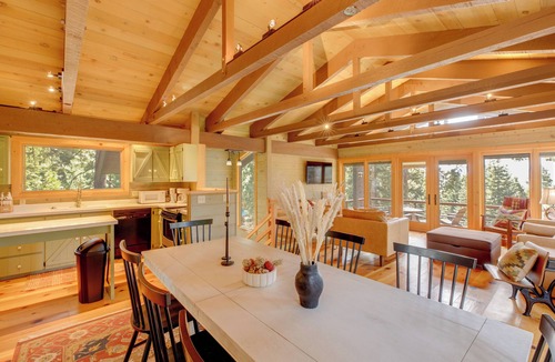 Lake Almanor Country Club Cabin | 1 Mi to Beach & Golf Course! Lake Almanor Cabin